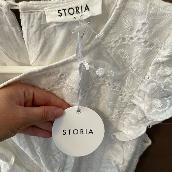 Cute smocked waist lace dress - Picture 2 of 2